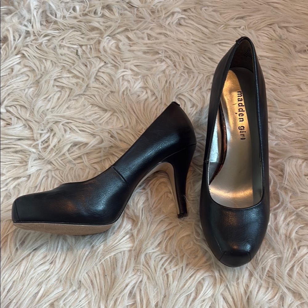 Madden Girl Black Heeled Shoes Sleek Design ~1.5in